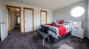 3 bedrooms, iron/ironing board, travel cot, free WiFi - St Helens On The Bay apartment 1 (St. Helens)