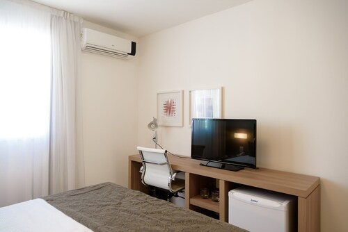 10 Verano Stay Suite (Wi-Fi and Garage)