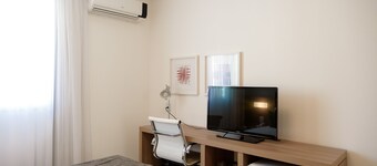 10 Verano Stay Suite (Wi-Fi and Garage)