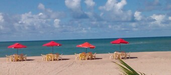 2 bedroom ground floor apartment in gated community on Ititacimirim beach