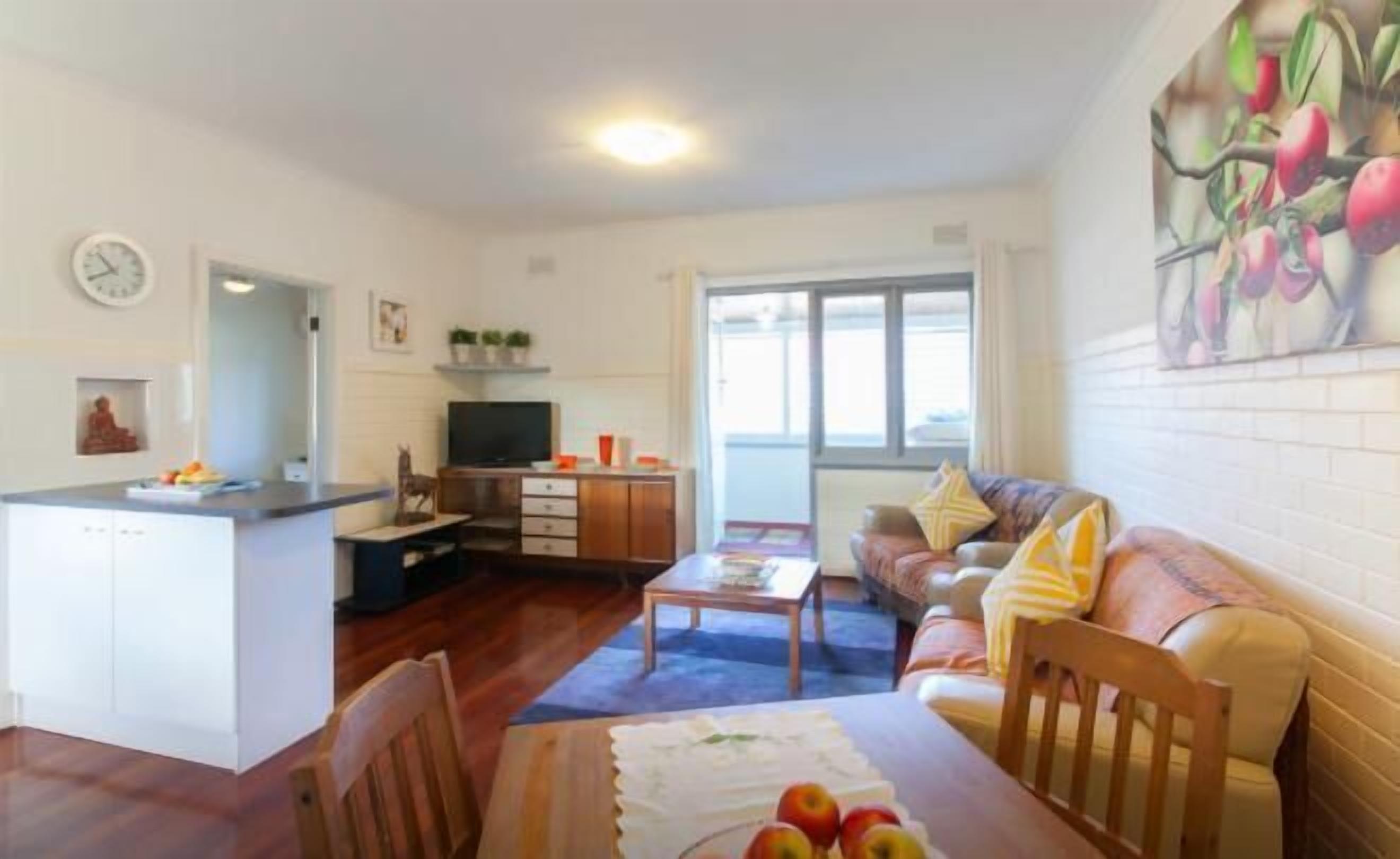 B7 Walk to UWA close to SCGH & CBD — image 17