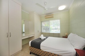 3 chambres, fer et planche à repasser, draps fournis