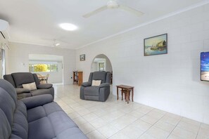 Living area - Seascape Holidays House at 53 Reef Street (Douglas)