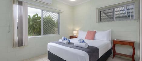 3 bedrooms, iron/ironing board, bed sheets