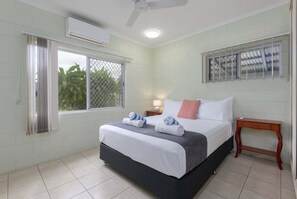 3 bedrooms, iron/ironing board, bed sheets