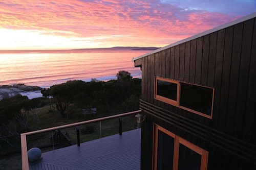 Driftwood Bay of Fires - A spacious and luxurious scandinavian style beach house