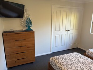 3 bedrooms, iron/ironing board, travel crib, free WiFi