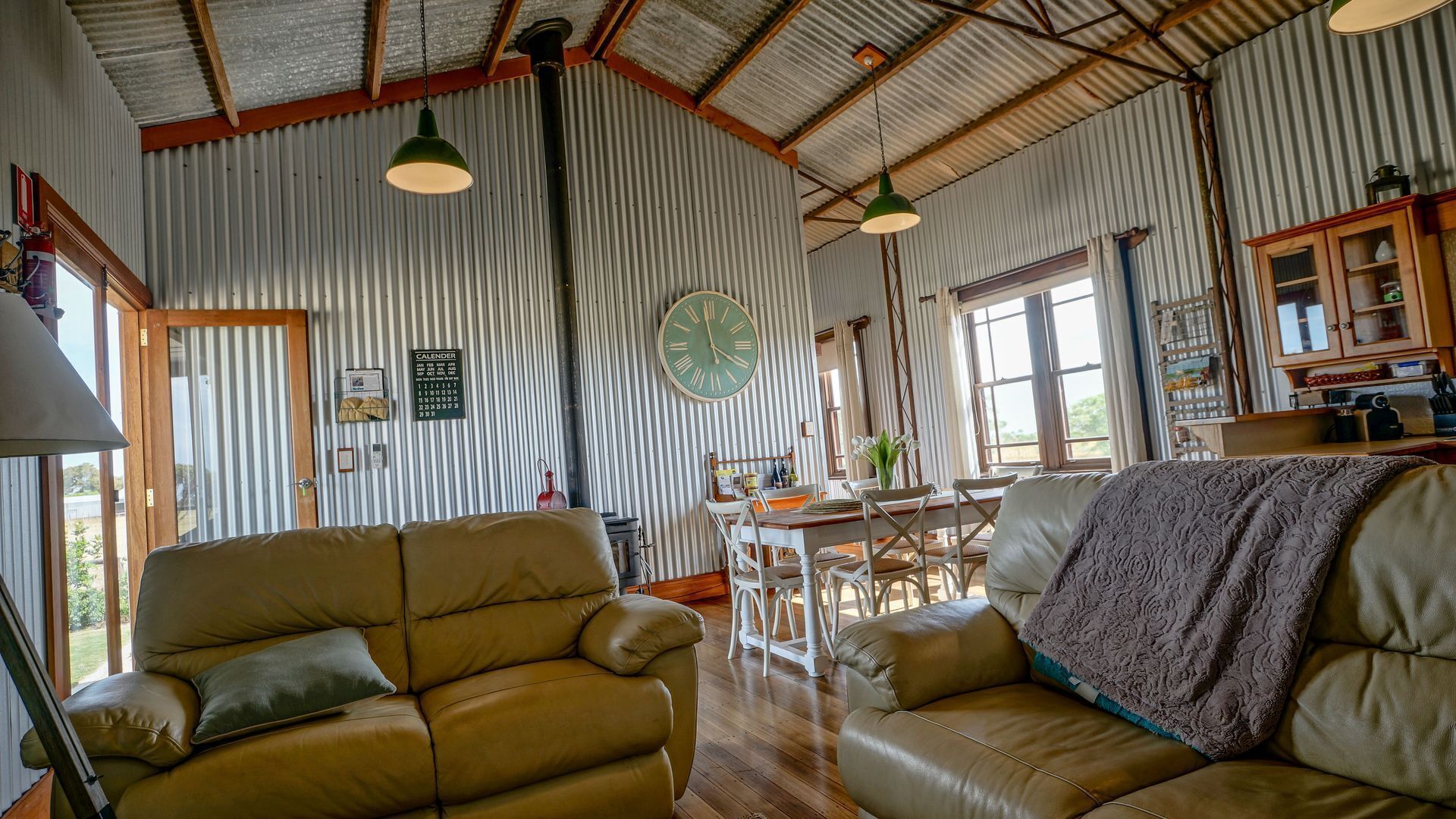 Lounge/Dining