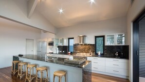 House, 4 Bedrooms, Ocean View | Private kitchen