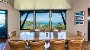 House, 4 Bedrooms, Ocean View | In-room dining