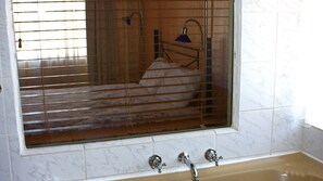 1 makuuhuone, silitysrauta/-lauta, vuodevaatteet