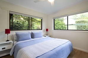 3 chambres, fer et planche à repasser, Wi-Fi gratuit, draps fournis