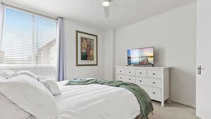 A bedroom with a bed, a dresser, a painting, and a window with blinds. - Coastal Calm at Bronte Beachside Escape (Bronte)