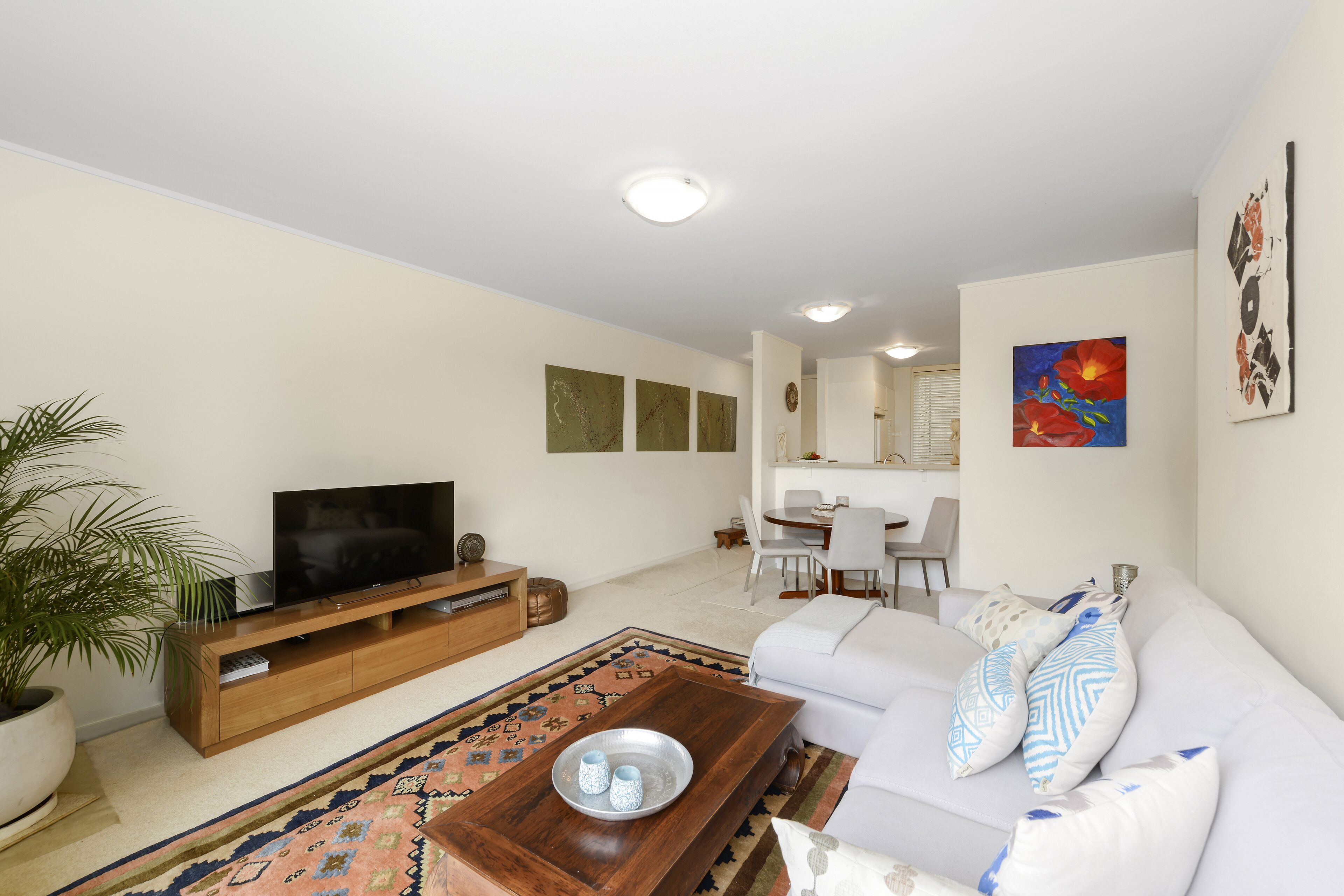 Coastal Calm at Bronte Beachside Escape — image 10