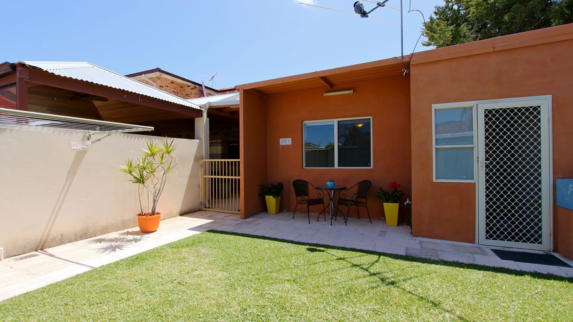 COASTAL PARADISE NEAR HILLARY'S MARINA & ROTTNEST ISLAND — image 2