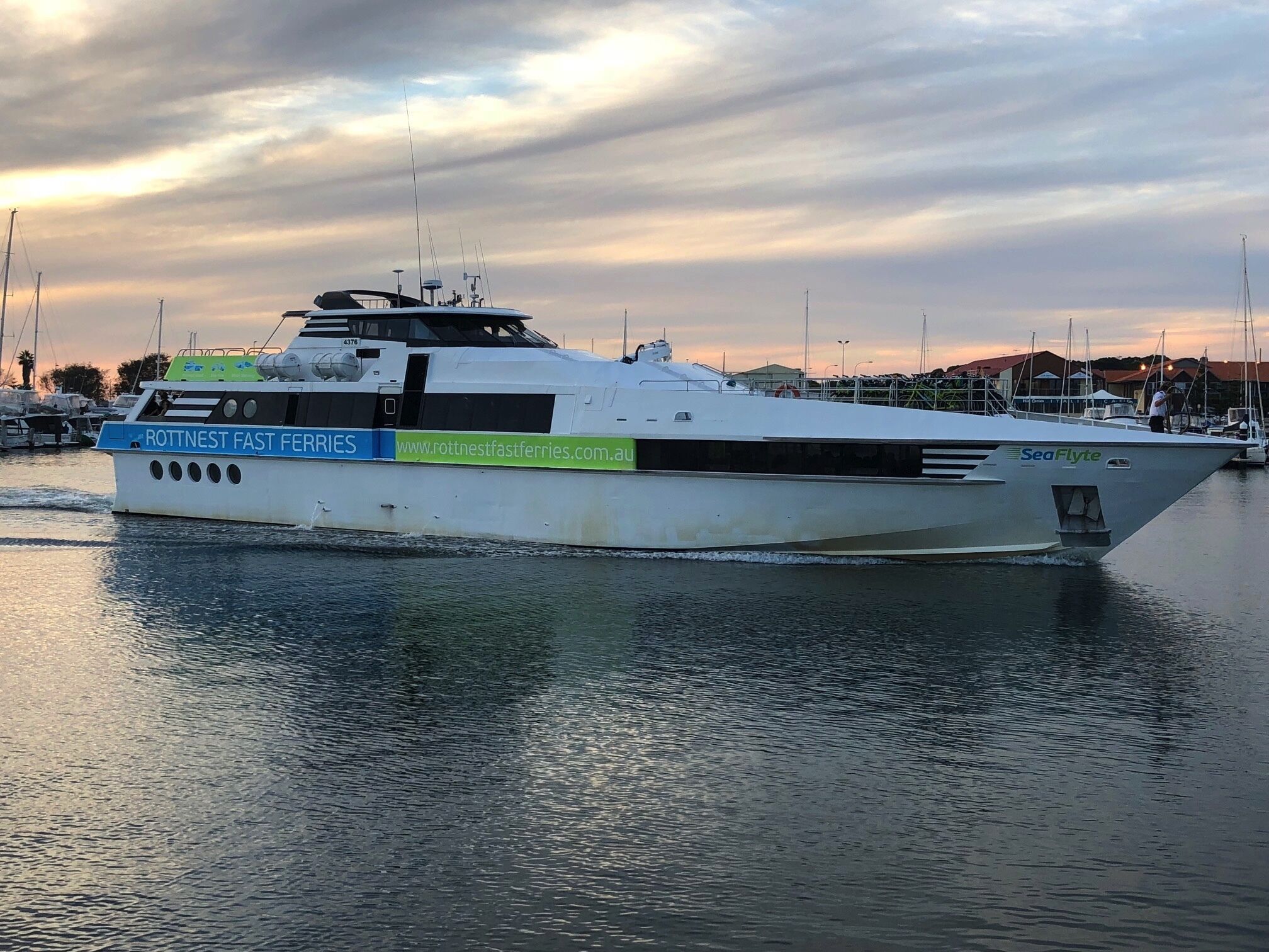 COASTAL PARADISE NEAR HILLARY'S MARINA & ROTTNEST ISLAND — image 8