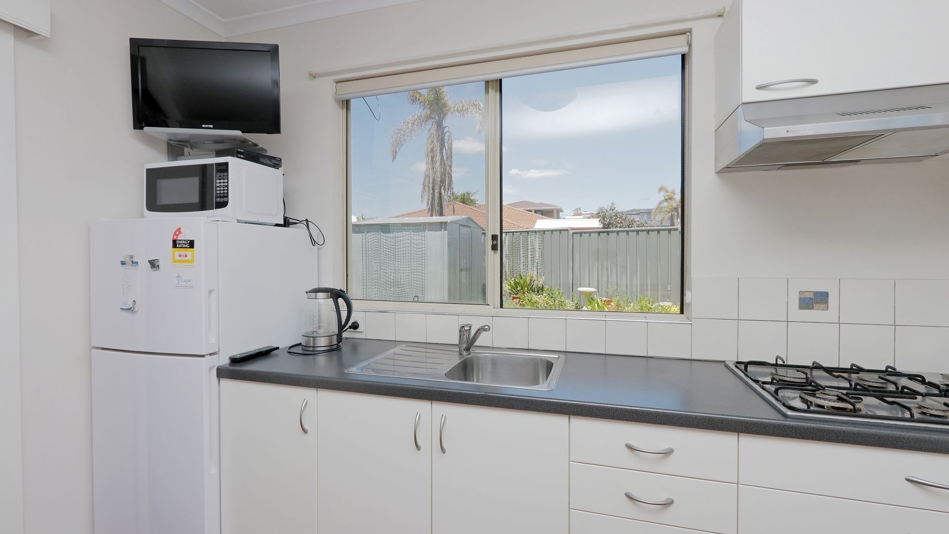 COASTAL PARADISE NEAR HILLARY'S MARINA & ROTTNEST ISLAND — image 13