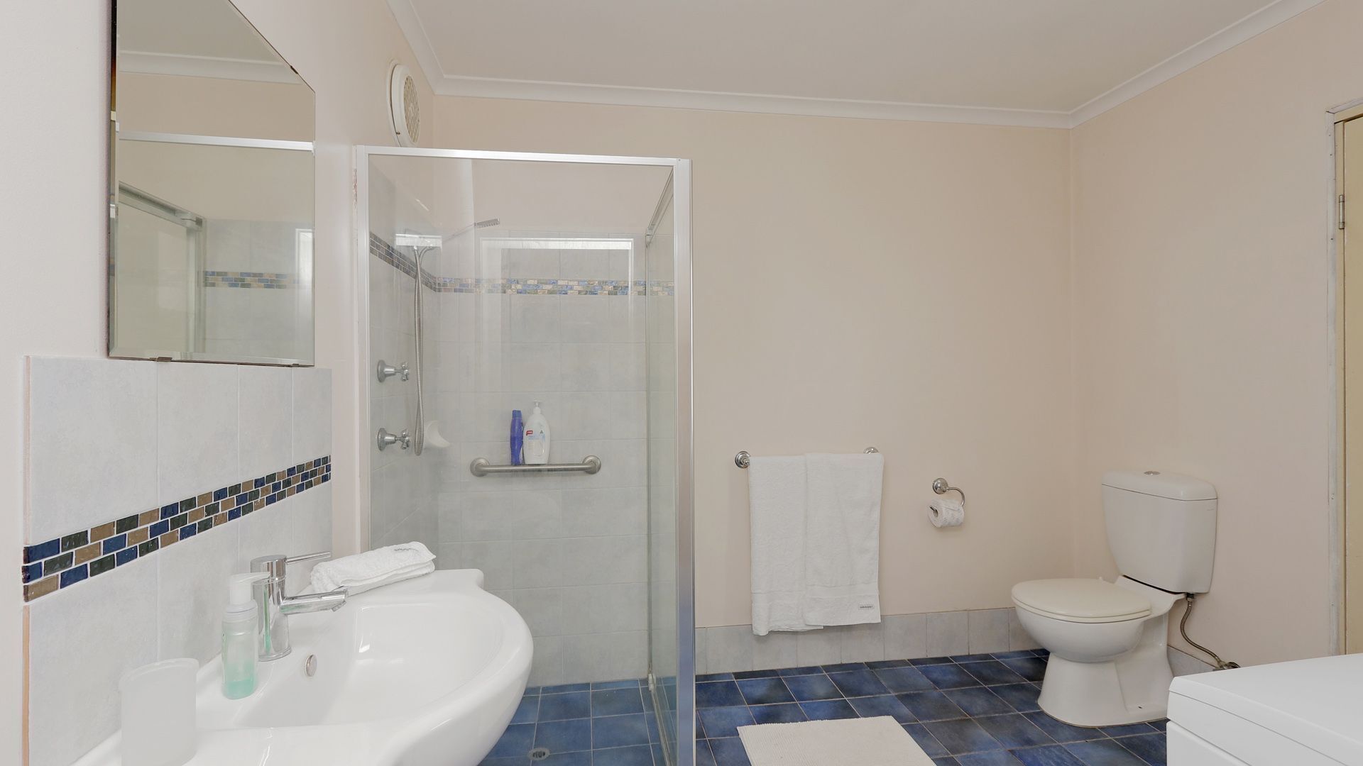 COASTAL PARADISE NEAR HILLARY'S MARINA & ROTTNEST ISLAND — image 16