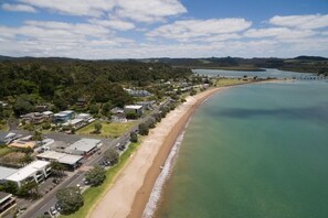 Beach nearby, beach towels - Stunning sea views-private-fully equipped-spotless (Paihia)