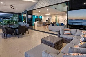 Interior - Edge Apartment 8, Beautiful Seaview Apartment (Hamilton Island)