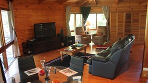 LCD TV, DVD player, books, video library - Sea Nest - Modern Yurt (Long Beach)