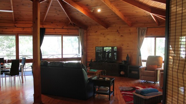LCD TV, DVD player, books, video library - Sea Nest - Modern Yurt (Long Beach)