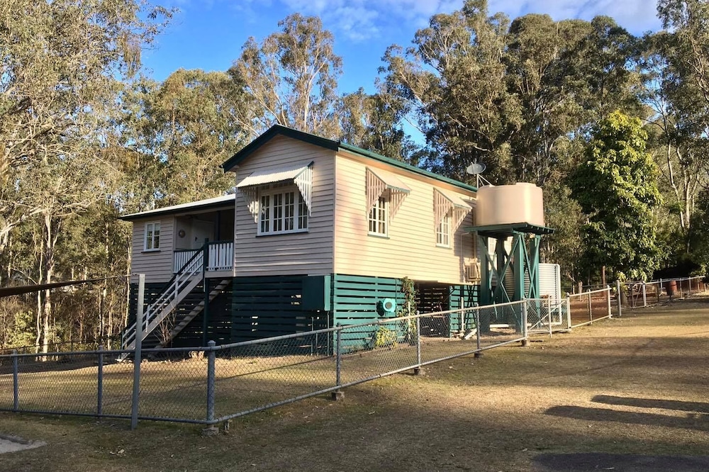 Jimna "Old School" Holiday House