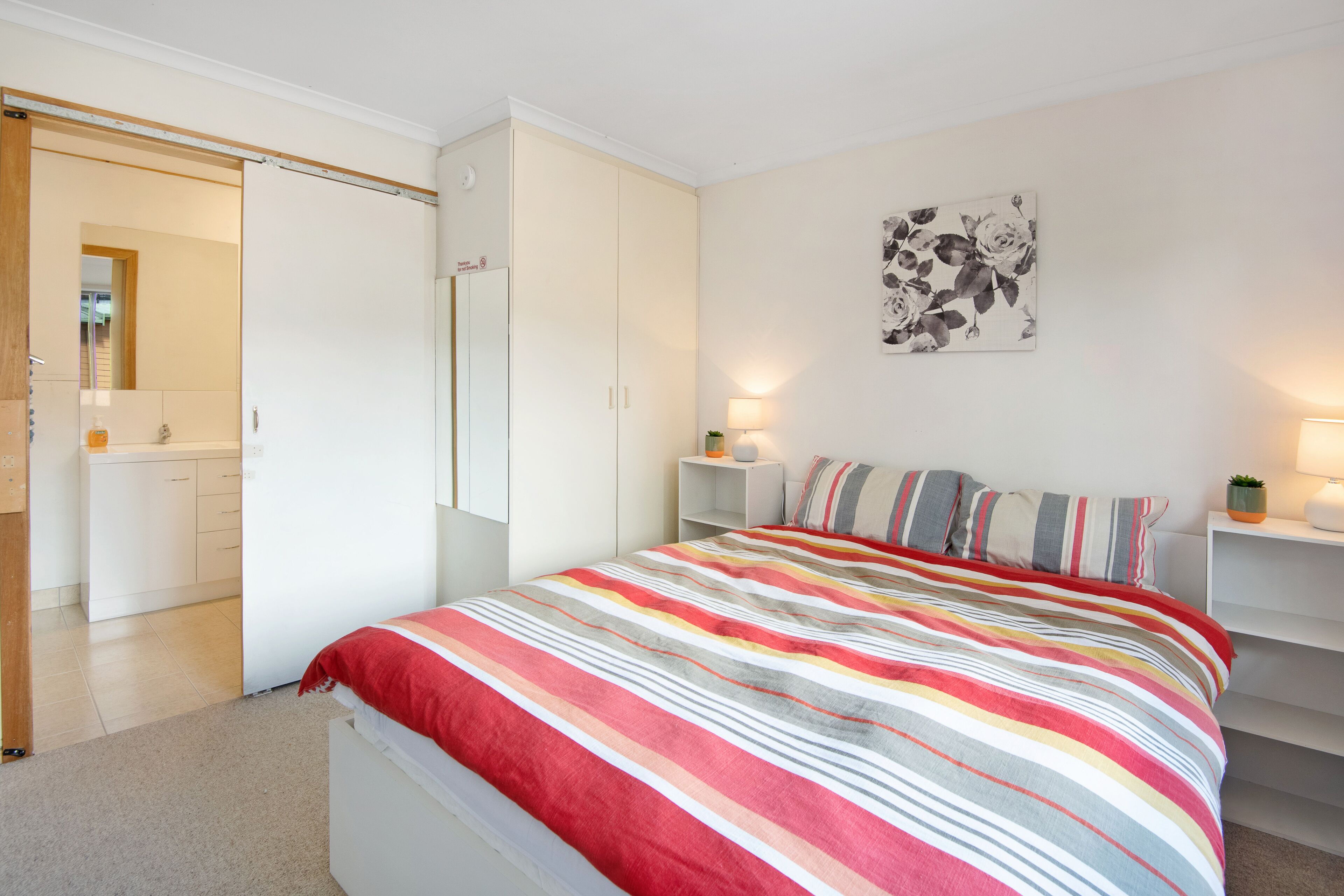 Snow and Lake Townhouse Apartment — image 11