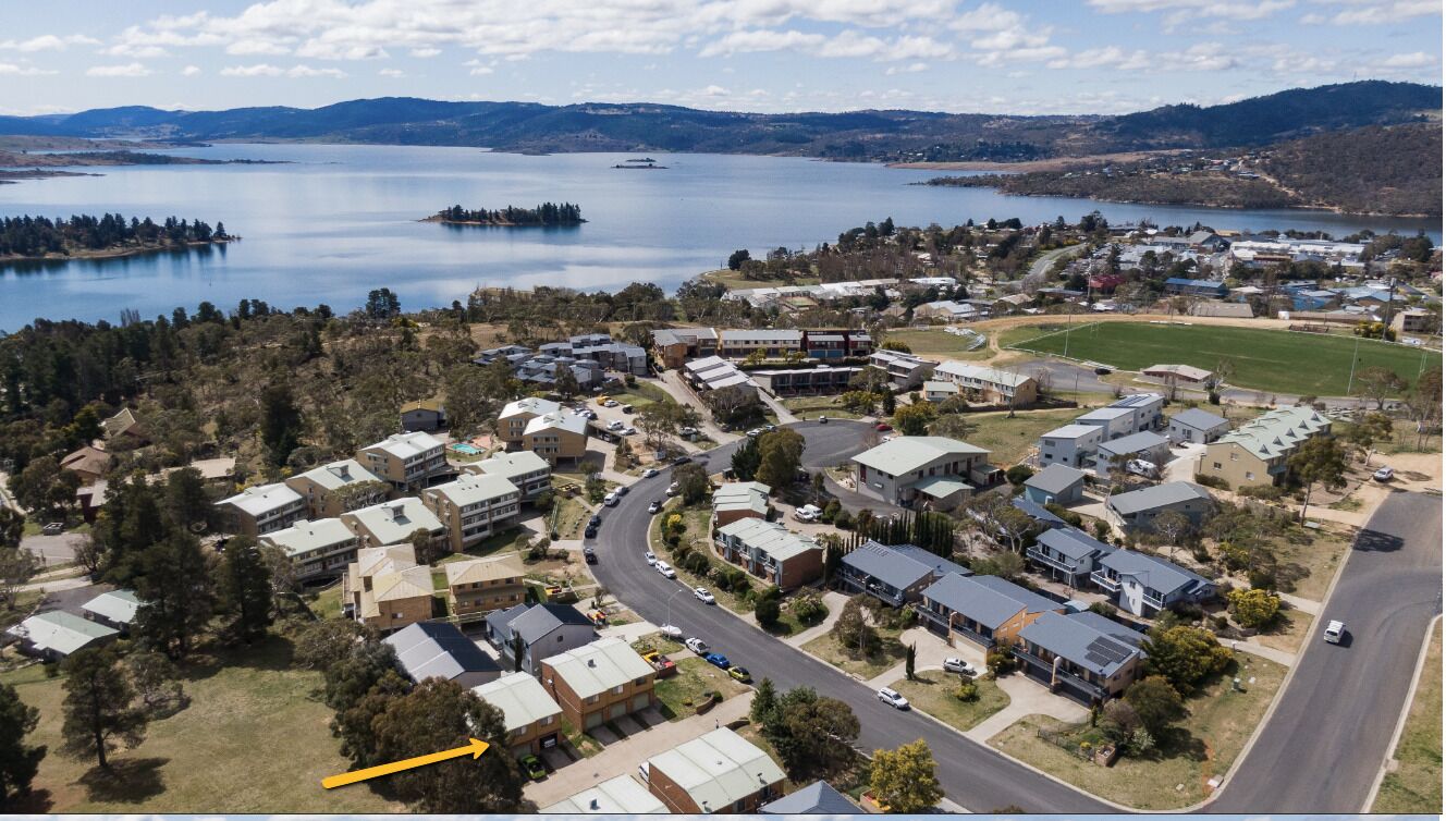 Snow and Lake Townhouse Apartment — image 26
