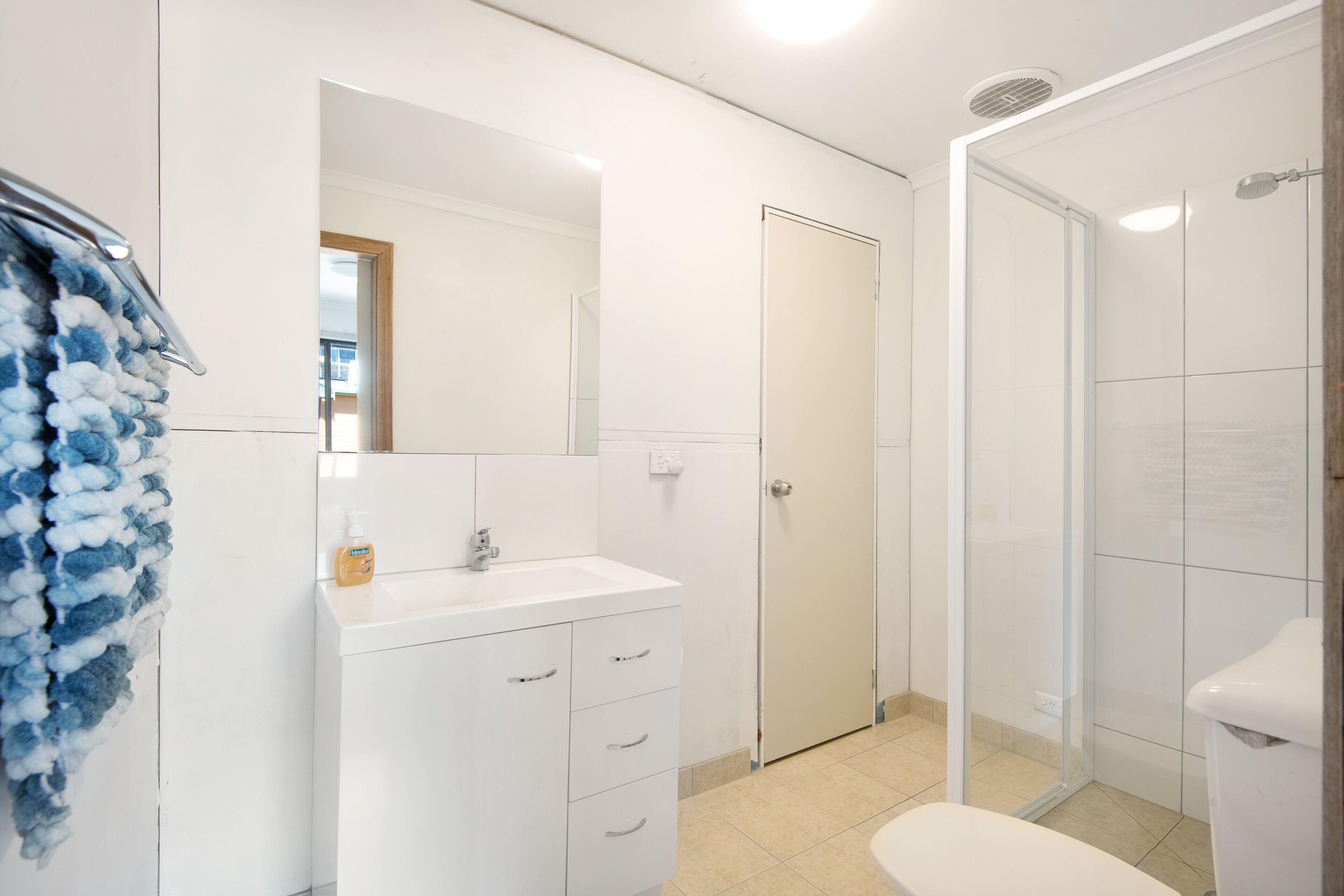 Snow and Lake Townhouse Apartment — image 13