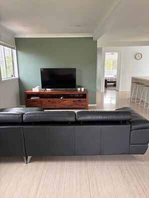 Unclassified image, 5 of 23, button