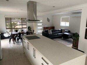 Interior - Ruby Tuesday - Little Beach House (Anna Bay)