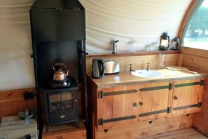 Interior - COLONIAL WAGON + sleepout - Wacky Stays - 6 UNIQUE rentals in Kaikoura (Kaikoura Township)