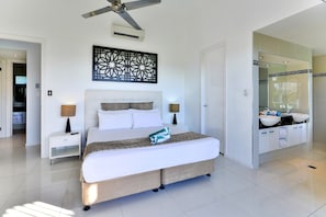 3 bedrooms, iron/ironing board, WiFi, bed sheets - Pinnacle 8, Seaview Apartment on Hamilton Island (Hamilton Island)