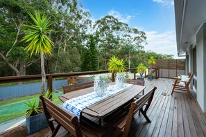 Outdoor dining - Large Pet Friendly house with pool (Callala Beach)