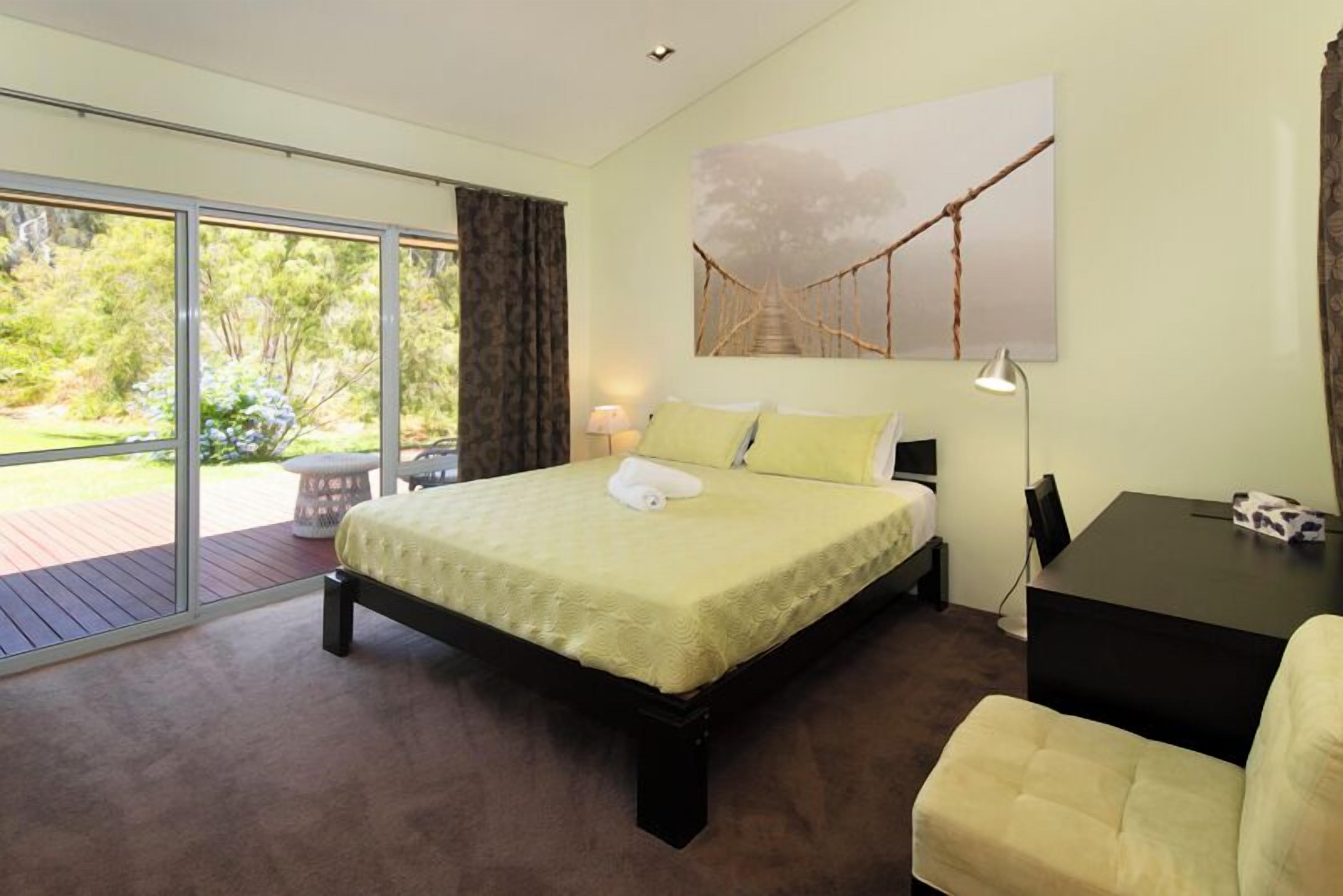 3 bedrooms, iron/ironing board, Internet