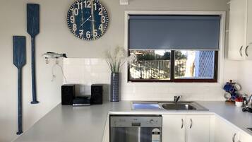 雪櫃、微波爐、焗爐、爐具