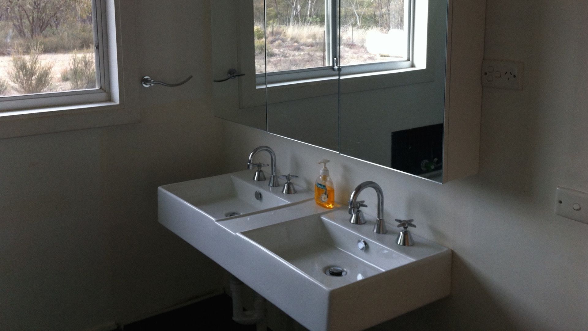 Farmhouse on Top of Varneys Range close to Snowy Mountains & Jindabyne — image 10