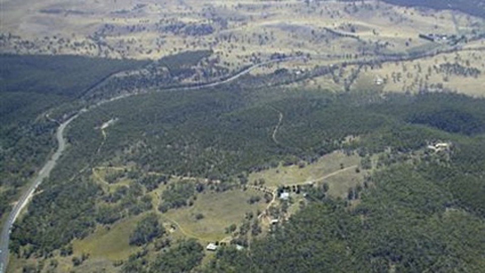 Farmhouse on Top of Varneys Range close to Snowy Mountains & Jindabyne — image 2