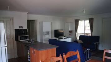 Téléviseur, foyer, jeux vidéo, lecteur de DVD