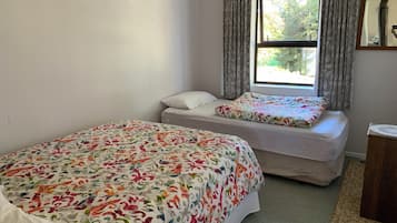 4 bedrooms, iron/ironing board