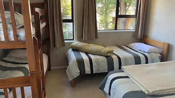 4 bedrooms, iron/ironing board