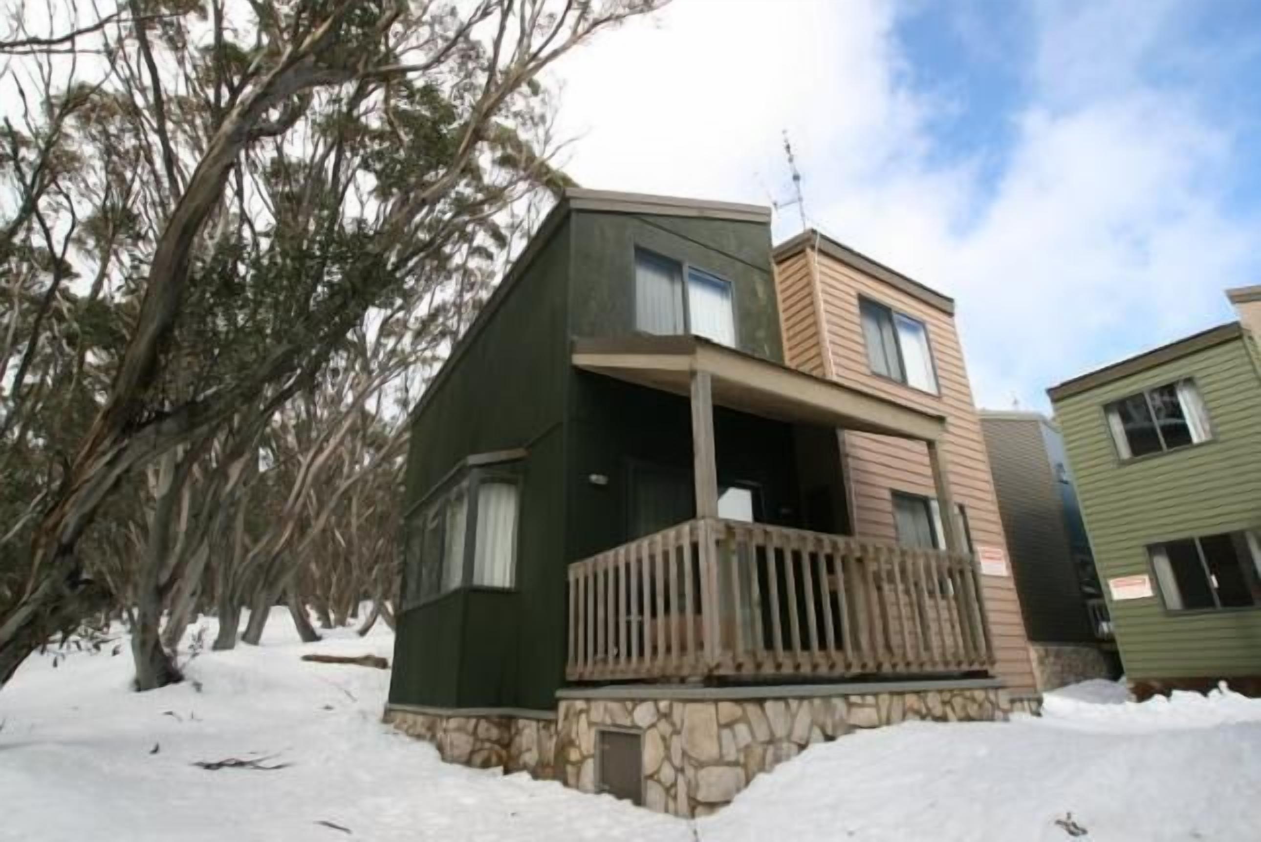 DISCOBULOUS 6: Small Groups and Families - Mt BULLER VILLAGE