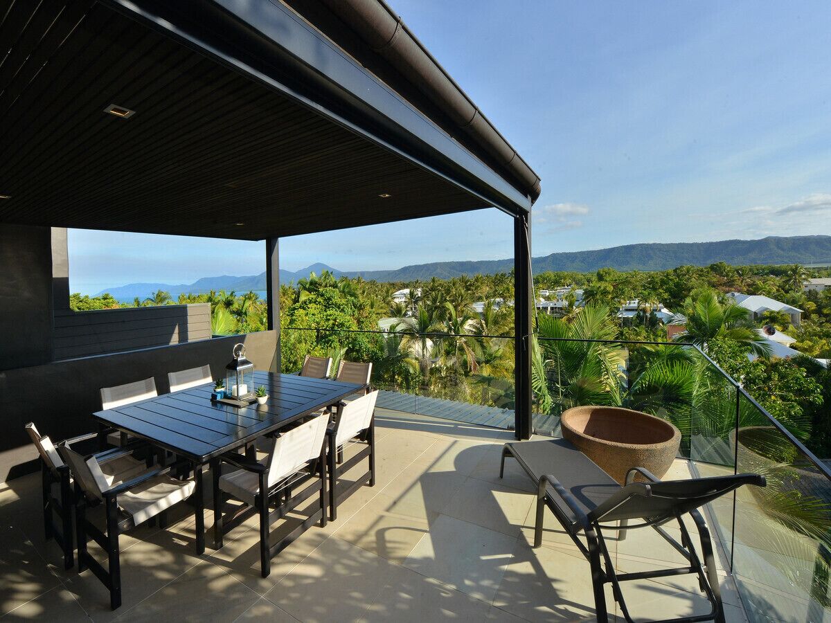 Hapuka - 4 Bedroom Villa in Town with Ocean Views