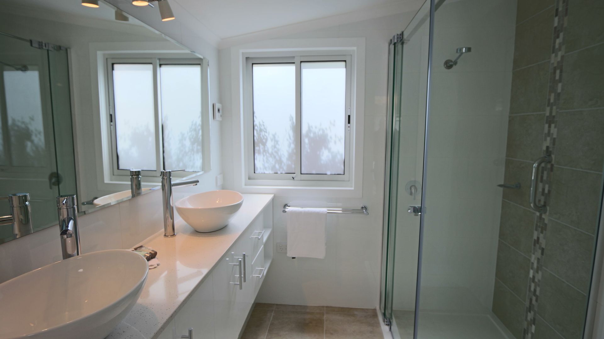 Amy Cottage - 3 bedroom/2 bathroom Centrally located for Shopping & Restaurants — image 5