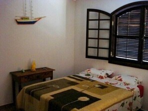 4 chambres, fer et planche à repasser