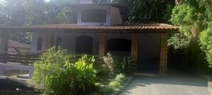 Exterior - Cozy House on Boiçucanga Beach - 12 People with Wi-fi (São Sebastião)