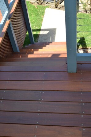 Unclassified image, 2 of 45, button