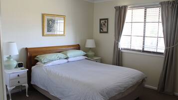 4 bedrooms, iron/ironing board, bed sheets