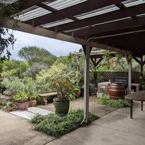 Terrace/patio - Valley View Cottage & Acres Hunter Valley Wine Region (Pokolbin)
